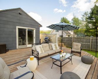 Gunks Cottage Fire Pit, Hot Tub, Near Minnewaska Park - Kerhonkson - Patio