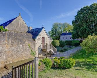 Chateau Des Reves - Eight Bedroom Castle, Sleeps 15 - Tamerville - Vista del exterior