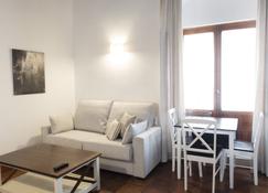 Apartamentos Casa del Aceite - Córdoba - Living room