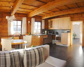 Ferienwohnung Sonnenleithe Urlaub im Denkmal - Breitenbrunn - Keuken