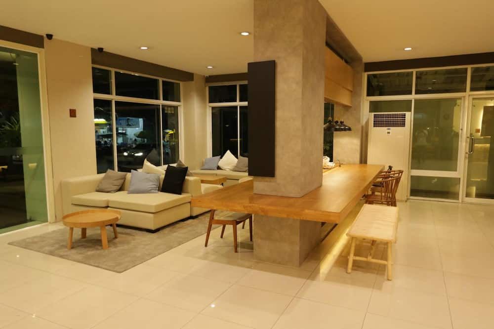 The Royal Bee Aparthotel Don Mueang International Airport