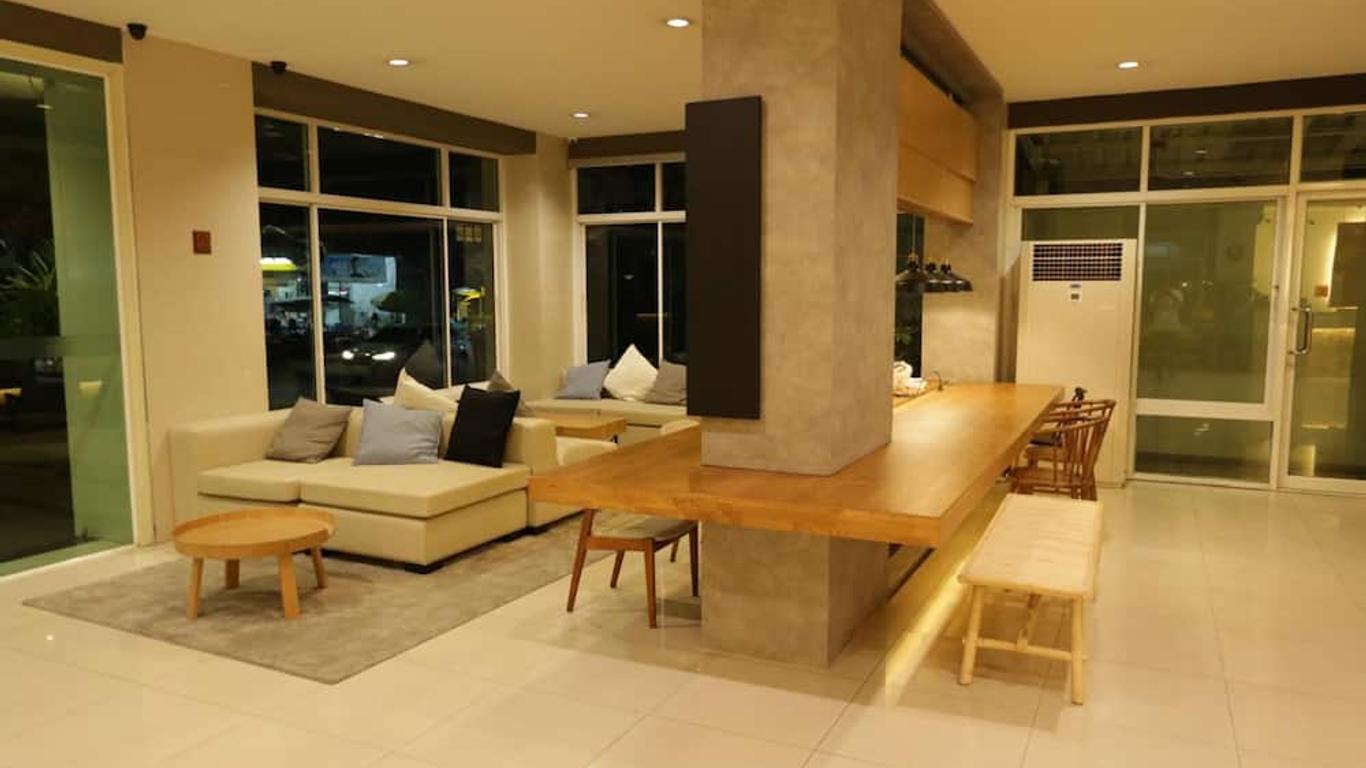 ذا رويال بي أبارت هوتل