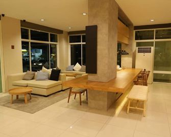 The Royal Bee Aparthotel Don Mueang International Airport - בנגקוק - לובי