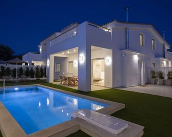 The Quad Luxury Villas - Ligia - Pool