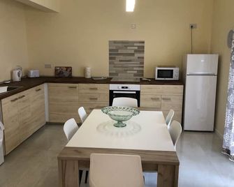 The Sea Across the Road - Flat 4 - Saint Paul’s Bay - Jadalnia