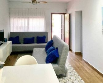 Charming House + Chiclana de la Frontera + Garden - Chiclana de la Frontera - Living room