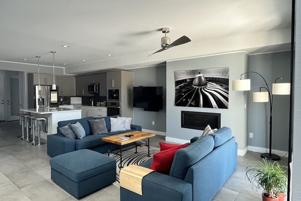 Upscale Modern in Central Park - דנבר - סלון