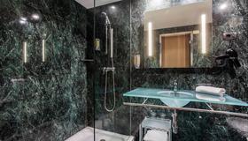 B&B Hotel Granada Estación - Granada - Bathroom