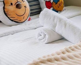 Budget Friendly Stay for 7 Two Minutes Walk to Train - Coopers Plains