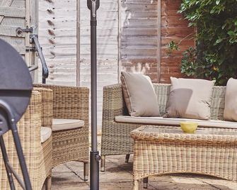 Oakey Cottage - Complimentary Breakfast - Bourton-on-the-Water - Patio