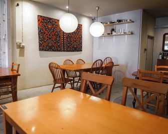 鵝之咖啡廳及青年旅舍 - 烏汶 - 餐廳