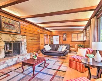 Fenced Yard Fox River Grove Home, Dogs Welcome - Fox River Grove - Wohnzimmer