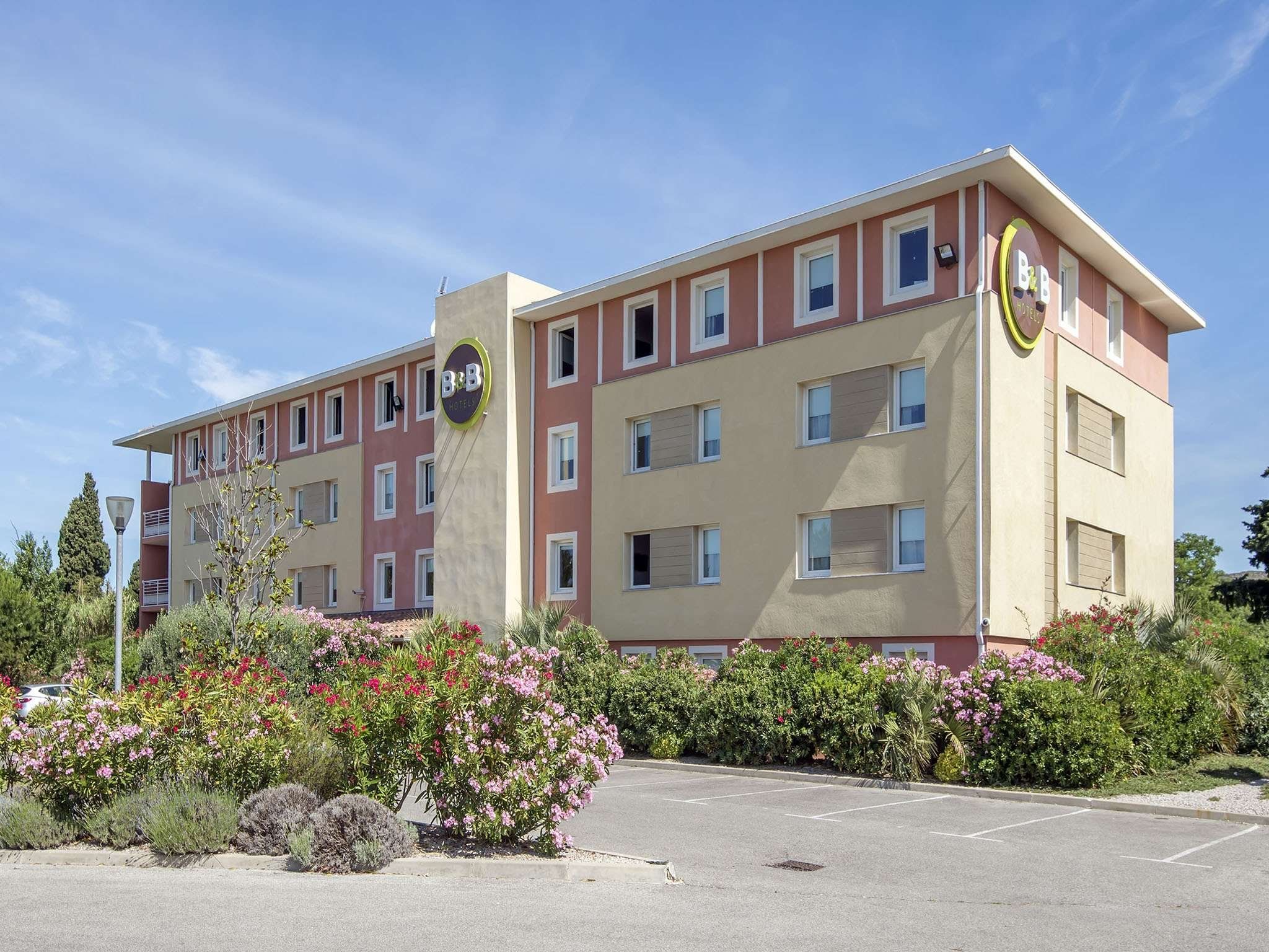 B B Hotel Salon De Provence 66 9 2 Salon De Provence Hotel Deals Reviews Kayak