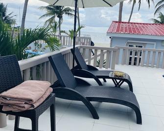 La Isla Resort - Caye Caulker - Balcony