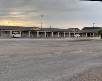 Executive Inn Robstown - Robstown - Building