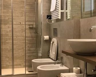 Palazzo Domanto Apartments Parma - Parma - Bad