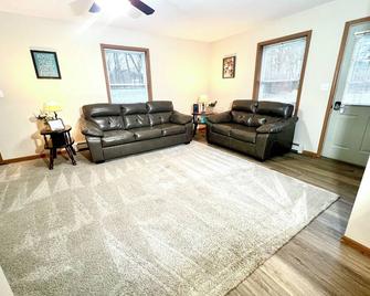 Charming 1-bedroom apartment in wonderful Clarion with WiFi, AC - Clarion - Living room