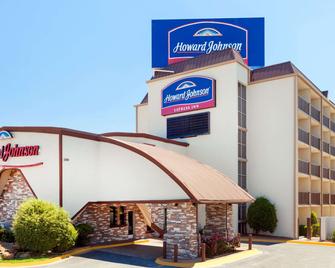 Howard Johnson by Wyndham Arlington Ballpark / Six Flags - Arlington - Edificio