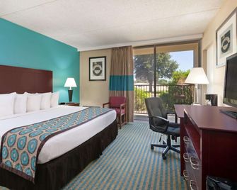 Howard Johnson by Wyndham Arlington Ballpark / Six Flags - ארלינגטון - חדר שינה