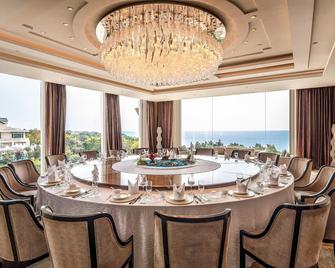 Qingdao Seaview Garden Hotel - Qingdao - Dining room