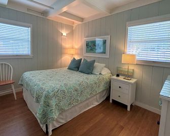 Location, Location Trolley to Beach, Walk Downtown. Bike Legacy Trail, Pets OK. - Sarasota - Bedroom