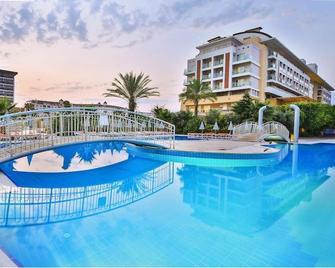 Hedef Resort Hotel & Spa - Alanya - Pool