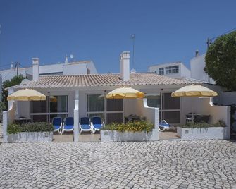 Charming Studio with Pool in Praia da Luz - Praia da Luz - Building