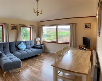 The Den - A stunning mountain cottage in Speyside & the Caringorm National Park - Ballindalloch - Living room