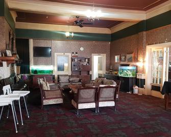 Northern Wairoa Hotel - Dargaville - Area lounge