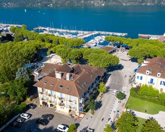 ذي أوريجينالز سيتي، هوتل ليروكو - إيه-ليه-بان - مبنى