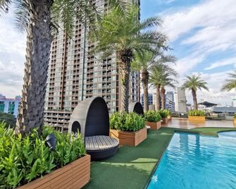 RedDoorz Premium Podstel - Bangkok - Piscina