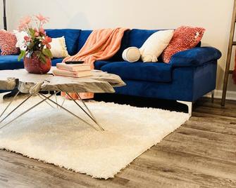 Upscale Condo in Midtown Atlantic Station-Atlanta - Atlanta - Living room