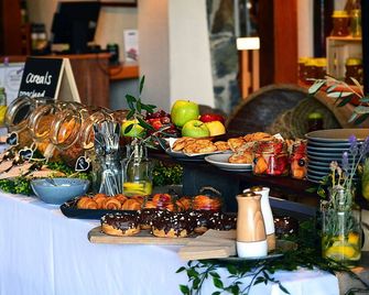 Sanctuary by Sirromet - Mount Cotton - Buffet