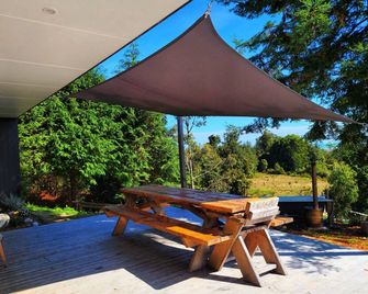 Eco friendly, self sufficient house powered by the sun. - Karamea - Patio