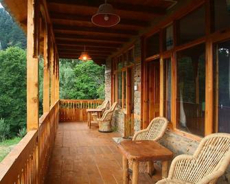Himalayan Brothers Adventure - Naggar - Balcony
