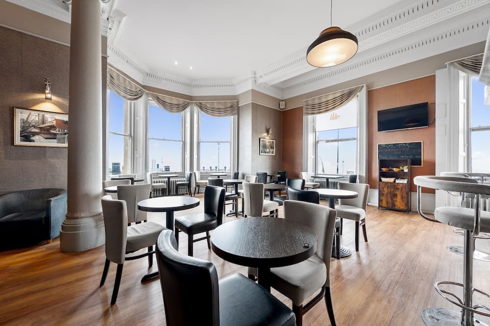 Royal Whitby - וויטבי - מסעדה