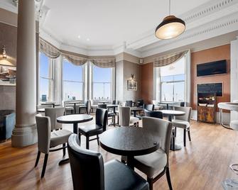 Royal Whitby - וויטבי - מסעדה