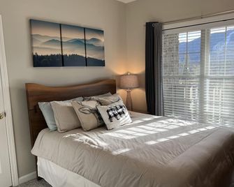 Mountain view condo close to Loon, hiking trails, restaurants, and shops. - Lincoln - Schlafzimmer