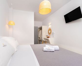 Kasteli Luxury Rooms - Perissa