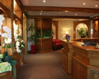 Au Relais de l'Ill - Sand - Front desk