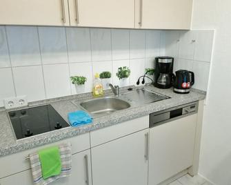 1 Room Apartment Herford Center Renovated, New Furniture, Well Equipped - Herford - Kitchen