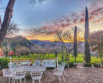 Chic Bunk House At Sss Ranch/Resort Calistoga - Calistoga - Patio