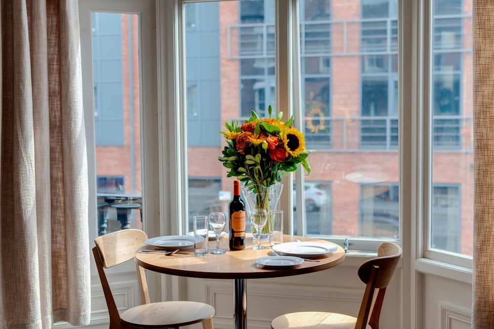 Base Serviced Apartments - City Road - Chester - Ruokailuhuone