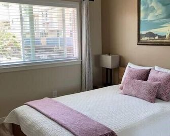 Apt 12: Stunning 2-Bed 2-Bath Apt Steps To Beach - Carpinteria - Bedroom