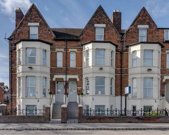The Sportsview Guest House - Oxford - Building