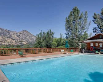 Whispering Pines Lodge - Kernville - Pool