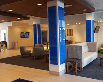 Holiday Inn Express & Suites Toledo West By IHG - Toledo - Lobby