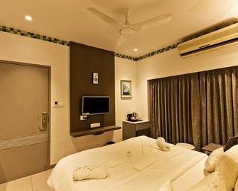 Royal Land Luxury Ac Tent - Panchgani - Bedroom