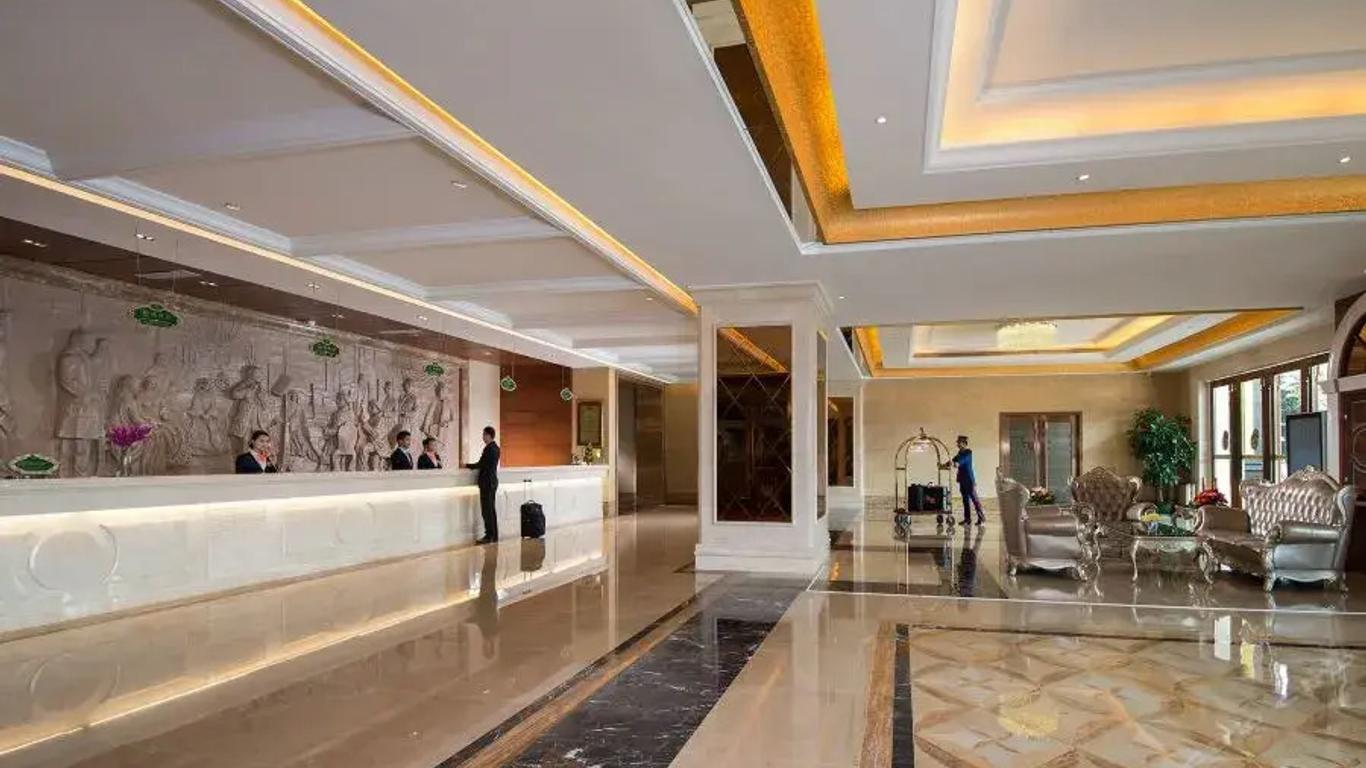 维也纳酒店(深圳横岗新城广场店)