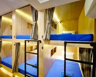 Patong Poshtel - Patong - Schlafzimmer